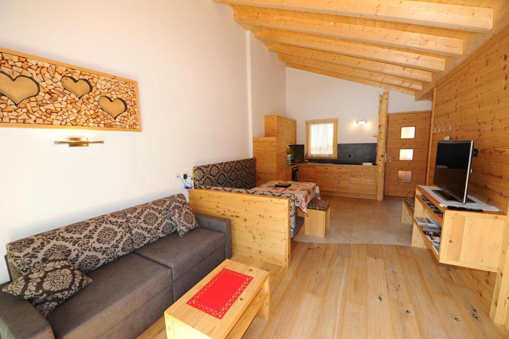 Televízia a/alebo spoločenská miestnosť v ubytovaní Mountain Apartment Hapeli