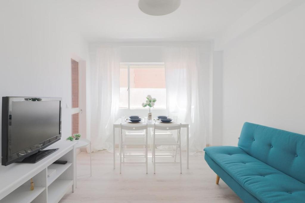 Televízia a/alebo spoločenská miestnosť v ubytovaní C85 - Brand New 3 Bedroom Apartment by the Center