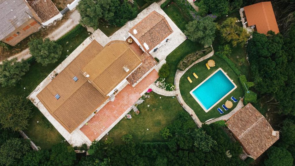 an overhead view of a house with a swimming pool at Country Village Senses in Reguengo Grande