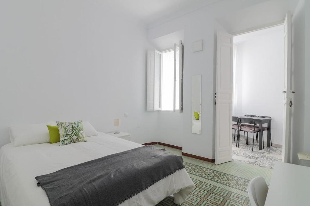 Posteľ alebo postele v izbe v ubytovaní C11 - Cosy 7 Bedrooms in Plaza Merced