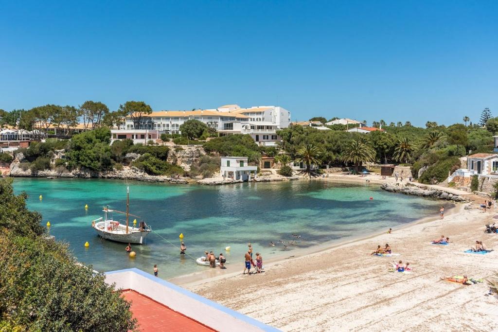 5 soles 3 bedroom apartment, Santandria, Cala Santandria ...