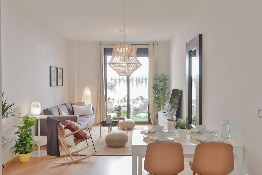 C88 Deluxe Apartment Downtown with Pool and Parking, Málaga Updated