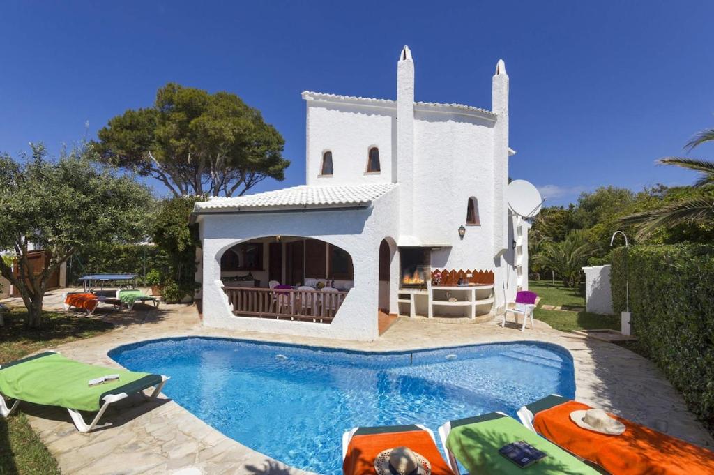 Swimmingpoolen hos eller tæt på Gerard Villa, Cala Blanca