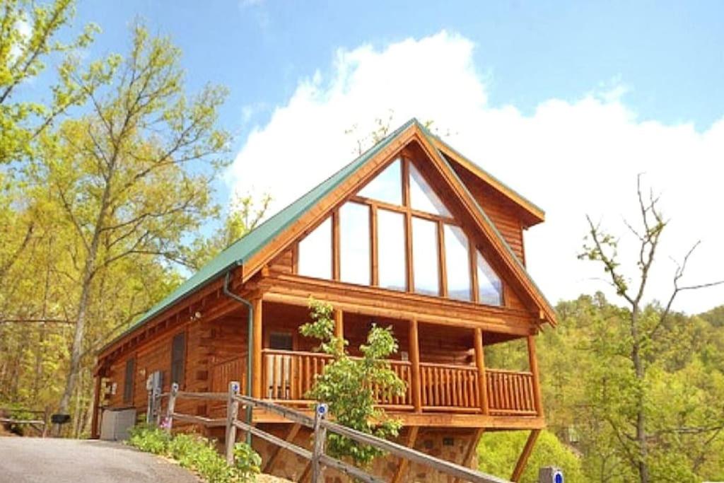 Gallery image of Newly Renovated Perfect 2 Bedroom W Indoor Jacuzzies, Hot Tub, Pool, Sauna, Golf! in Pigeon Forge