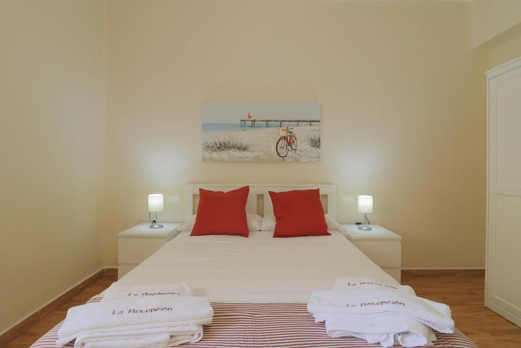 Posteľ alebo postele v izbe v ubytovaní C102 - Huge and Stylish 5 Bedroom by the Center