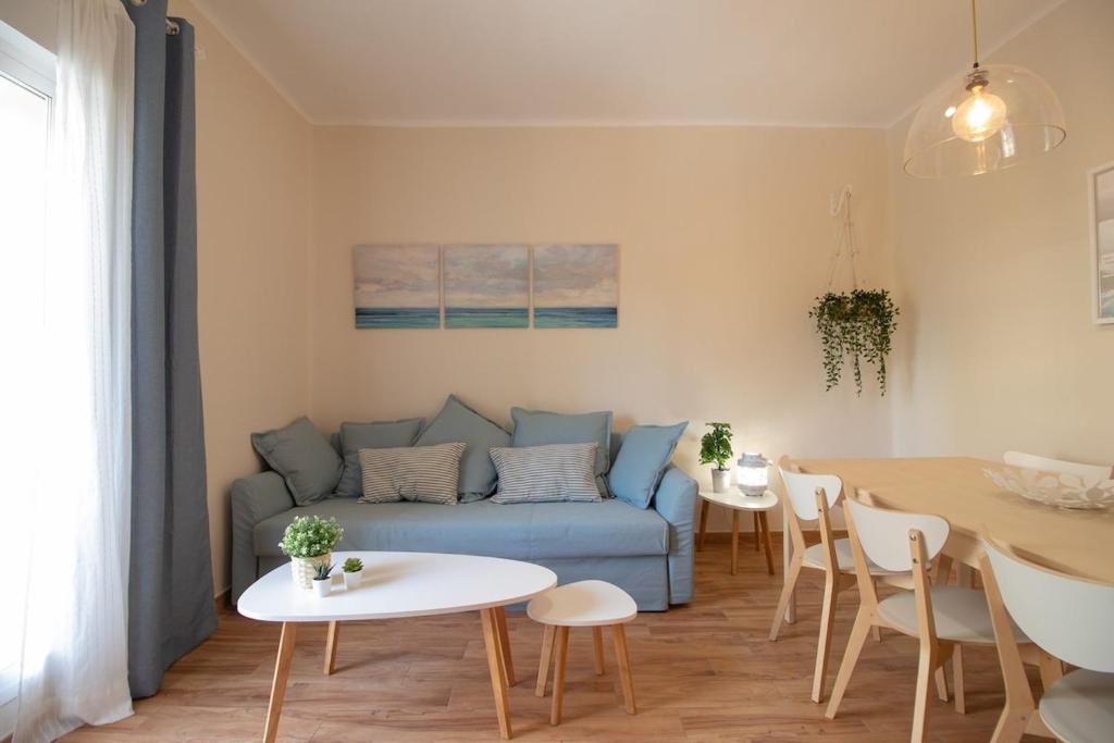 Posedenie v ubytovaní C102 - Huge and Stylish 5 Bedroom by the Center