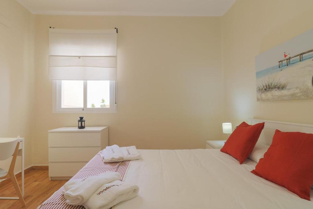 Posteľ alebo postele v izbe v ubytovaní C102 - Huge and Stylish 5 Bedroom by the Center
