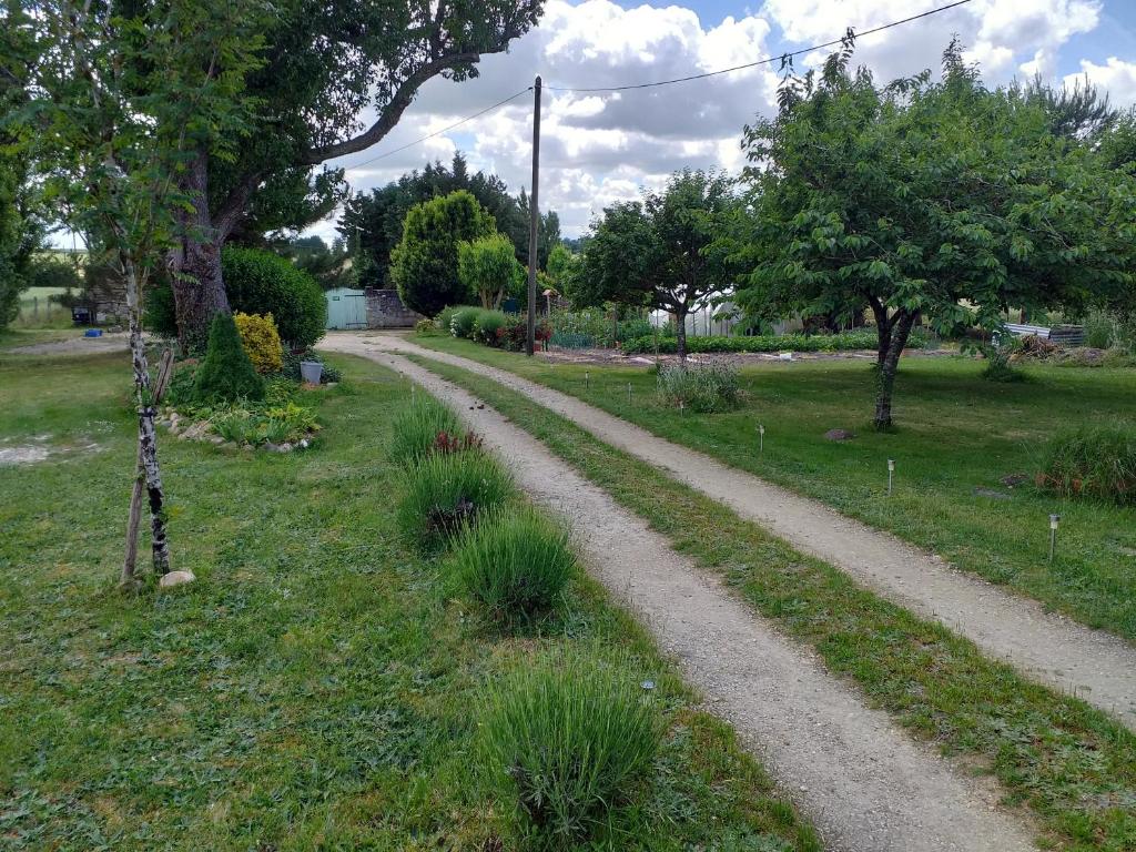 Vonkajšia záhrada v ubytovaní Chambres d'hôtes, " au coeur de la nature, et du calme"