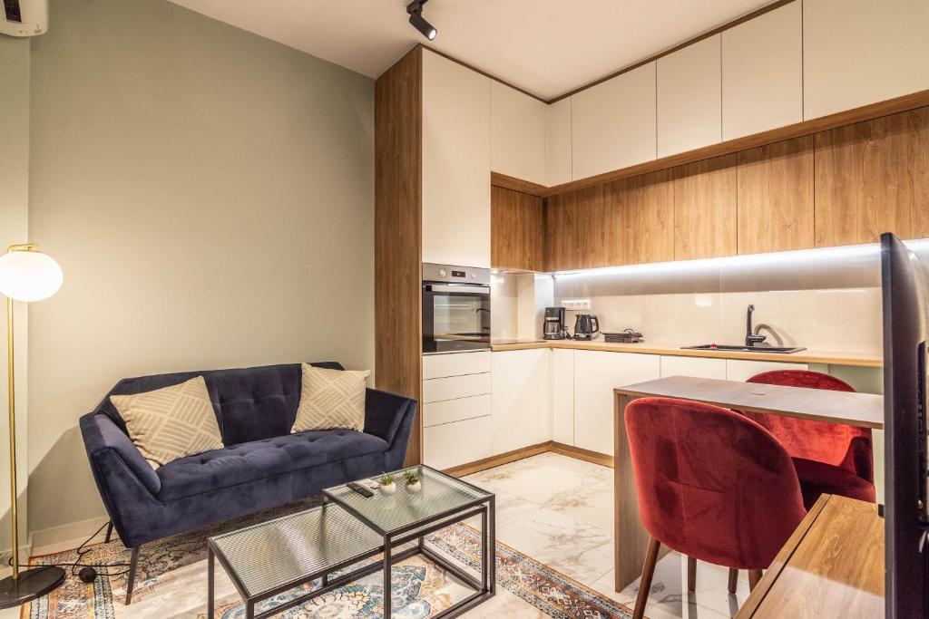 Kuchyňa alebo kuchynka v ubytovaní Cozy Apartment - 8' To Panormou Metro Station