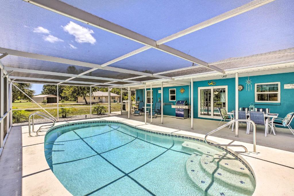 Sun-Kissed Englewood Home, 7 Mi to Beach!