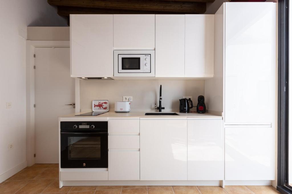 Kuchyň nebo kuchyňský kout v ubytování Precioso apartamento con patio y dos habitaciones en el barrio de Picasso