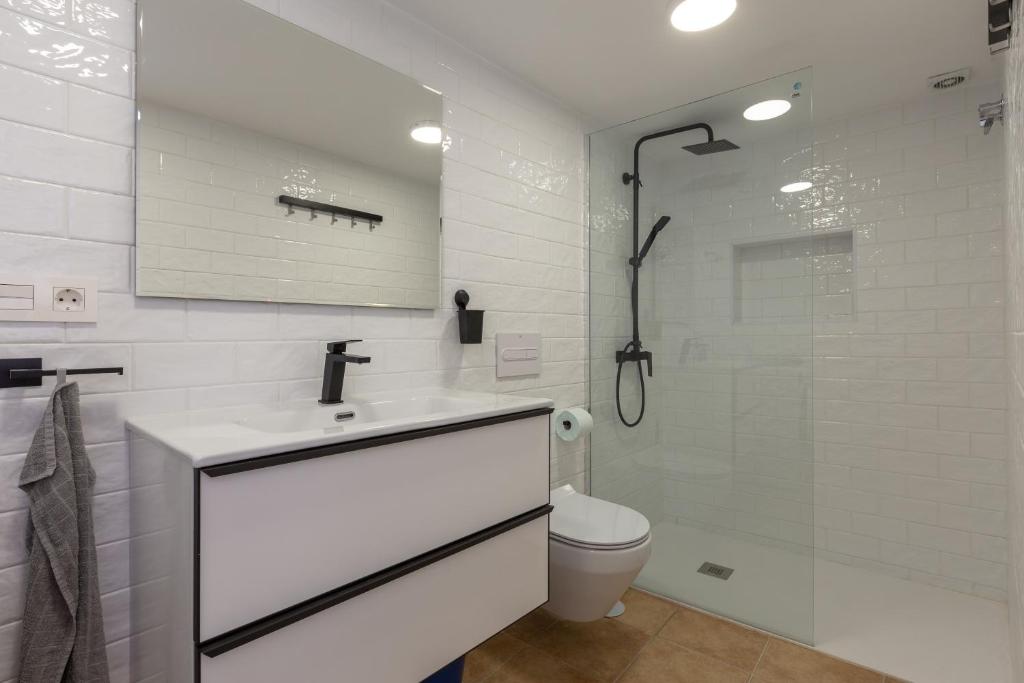 Koupelna v ubytování Precioso apartamento con patio y dos habitaciones en el barrio de Picasso