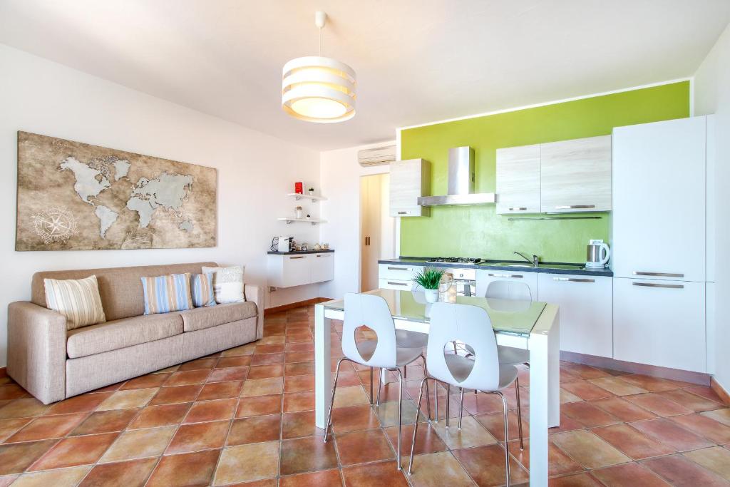 Kuchyň nebo kuchyňský kout v ubytování Residence L'Olivastro