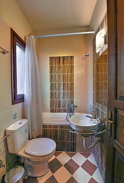 Koupelna v ubytování Symmetron Suites