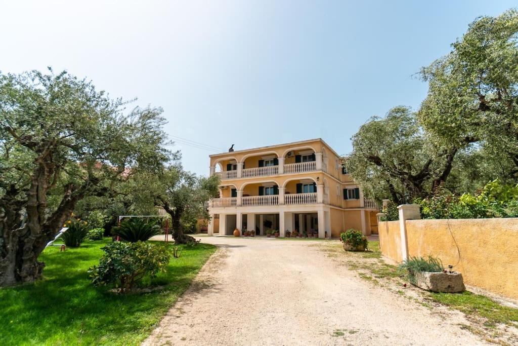 Budova, v ktorej sa apartmán nachádza