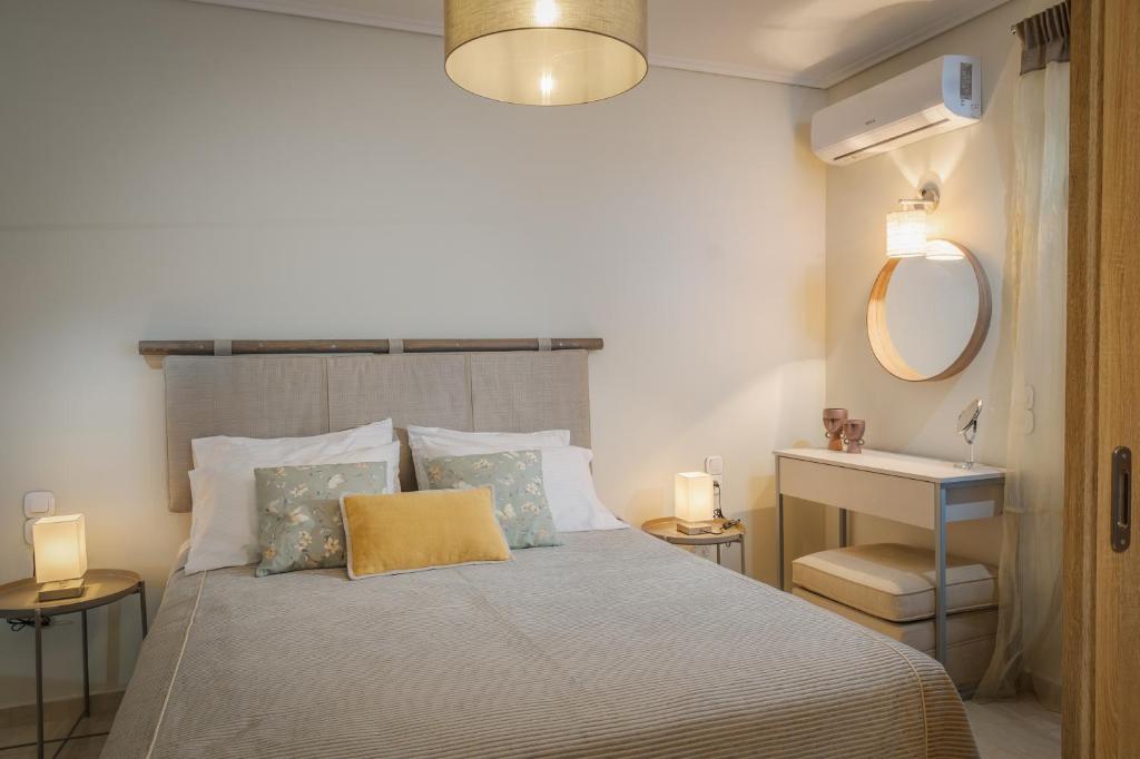 Postel nebo postele na pokoji v ubytování Infinity Blue Loft