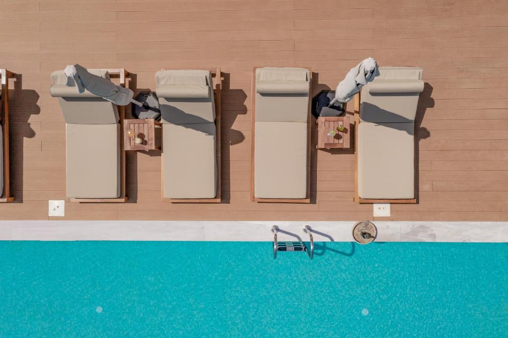 Bazén v ubytování Georgioupolis Suites & Aqua Park nebo v jeho okolí