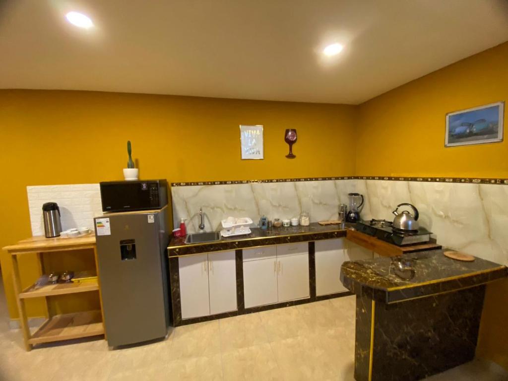 Kuchyň nebo kuchyňský kout v ubytování BROTHERs HOUSE