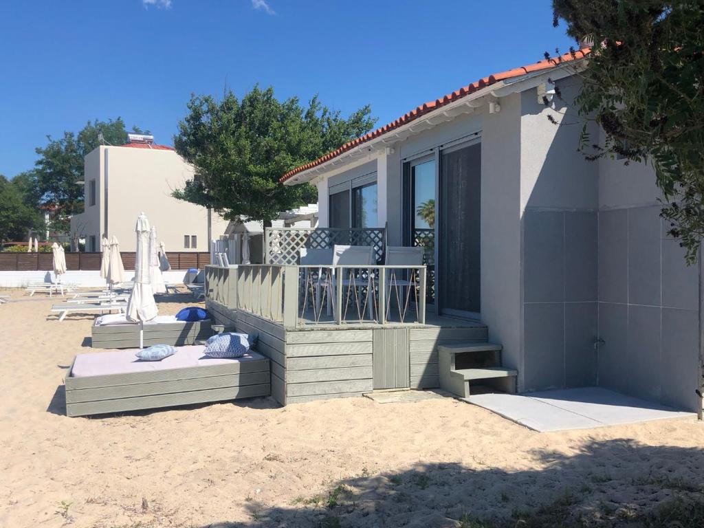 Zinozis Beach Apartments - 16