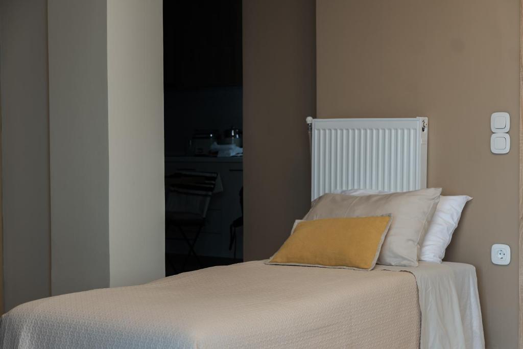 Postel nebo postele na pokoji v ubytování Infinity Blue Loft