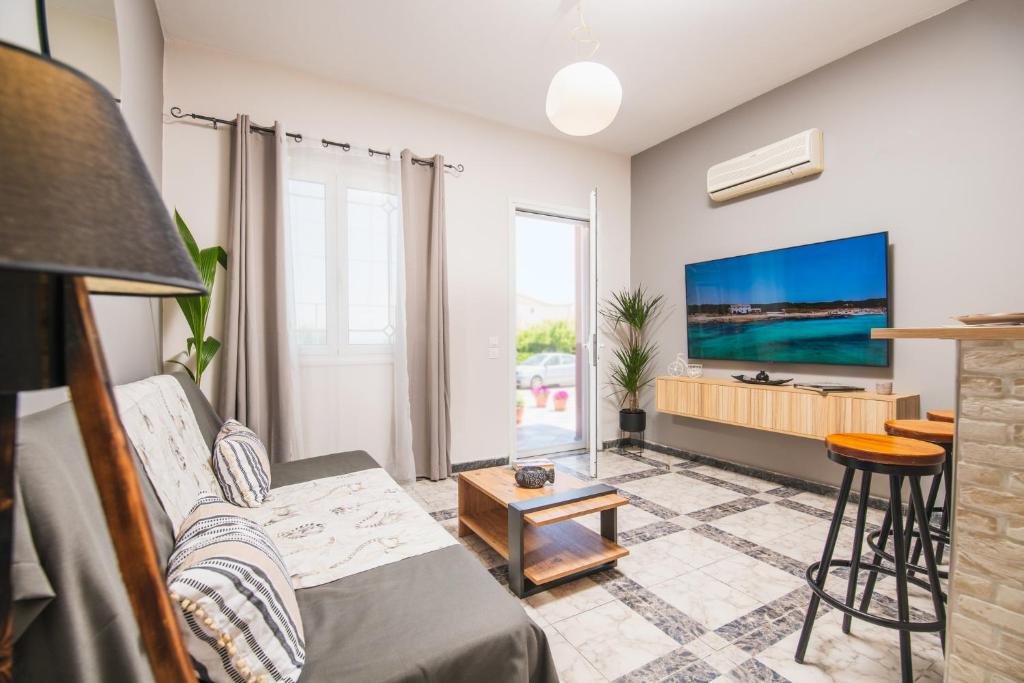 TV a/nebo společenská místnost v ubytování Asya Sea View Apartment