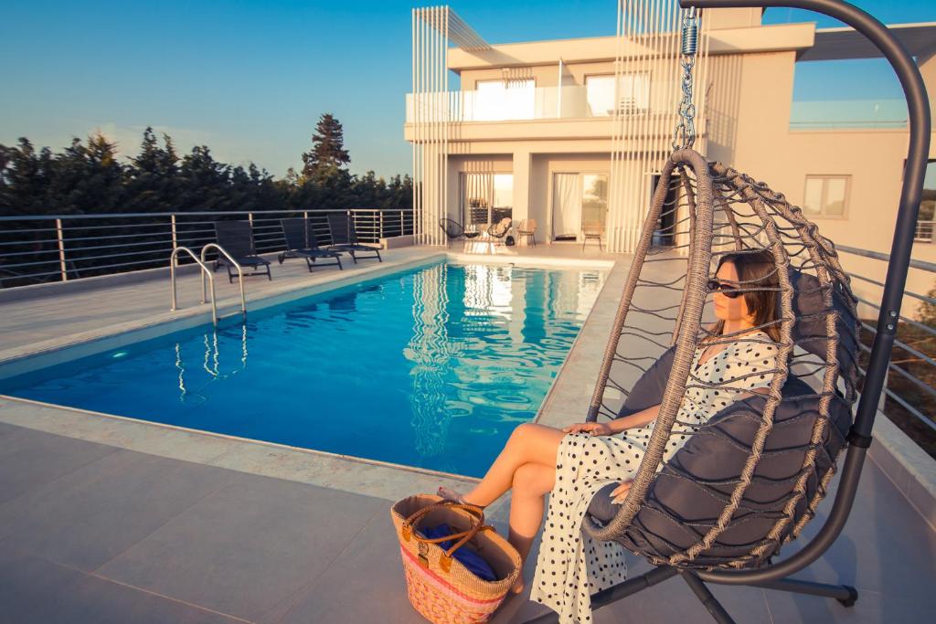 Πισίνα στο ή κοντά στο IO Luxury Pool & Hot Tub Suites