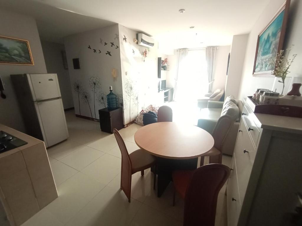 a kitchen with a table and chairs in a kitchen at Apartment Thamrin City mall 3 BR near Tanah abang in Jakarta