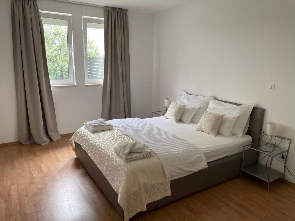 Postel nebo postele na pokoji v ubytování Adriatic Queen Rooms & Apartments