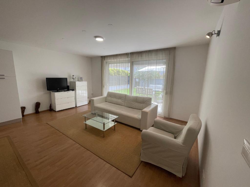TV a/nebo společenská místnost v ubytování Adriatic Queen Rooms & Apartments