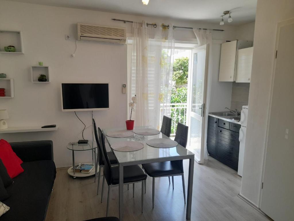 Kuchyňa alebo kuchynka v ubytovaní Apartment Roky