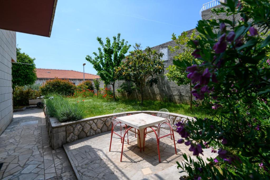 Zahrada ubytování FRAMAR apartment