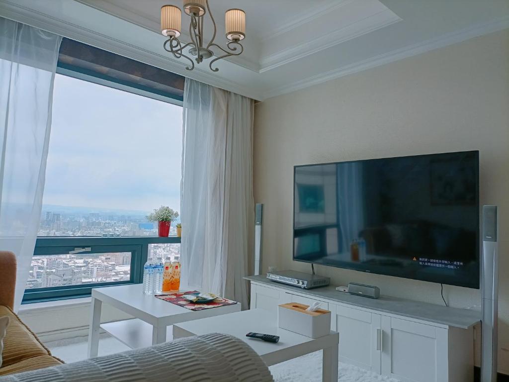 Televízia a/alebo spoločenská miestnosť v ubytovaní Niwill Homestay