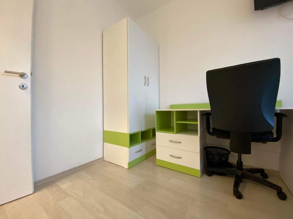 Televízia a/alebo spoločenská miestnosť v ubytovaní Apartman Dominic
