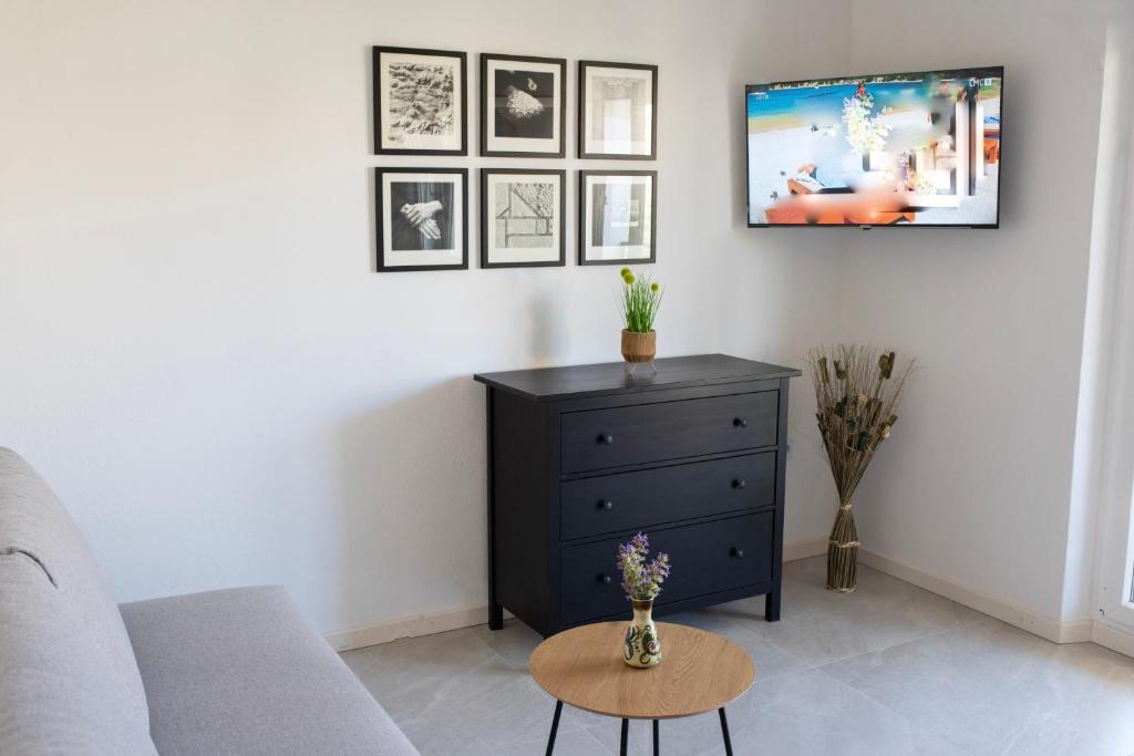 Telewizja i/lub zestaw kina domowego w obiekcie Apartmani Nana Mija