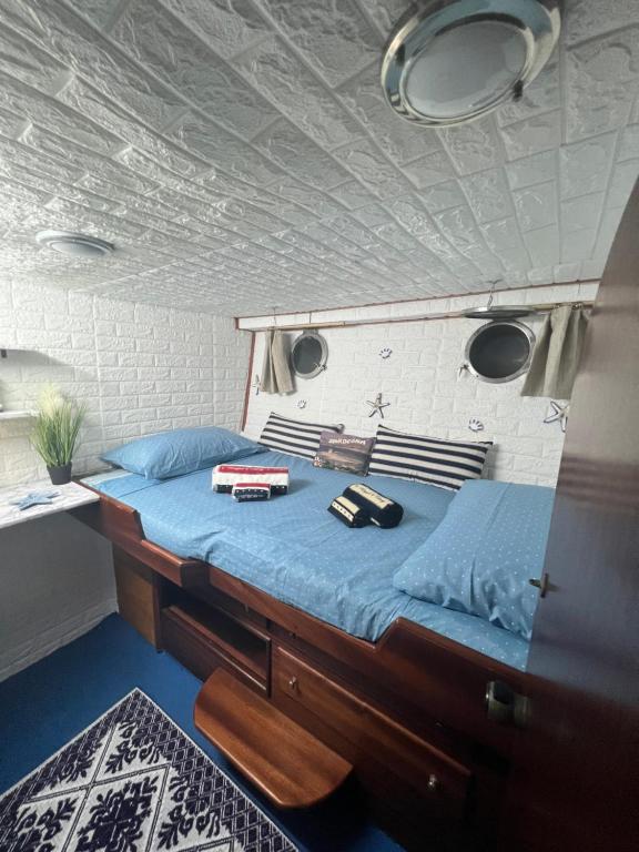 Boat & Breakfast Alicudi - Habitación Doble Con Baño Compartido