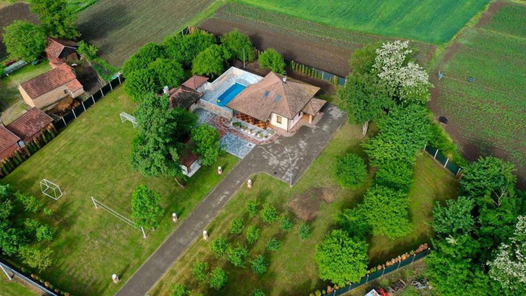 an aerial view of a house with a yard at Vikendica Atos in Nova Topola