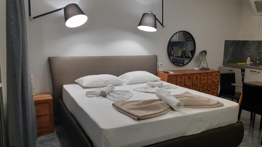 A bed or beds in a room at GIANNIS