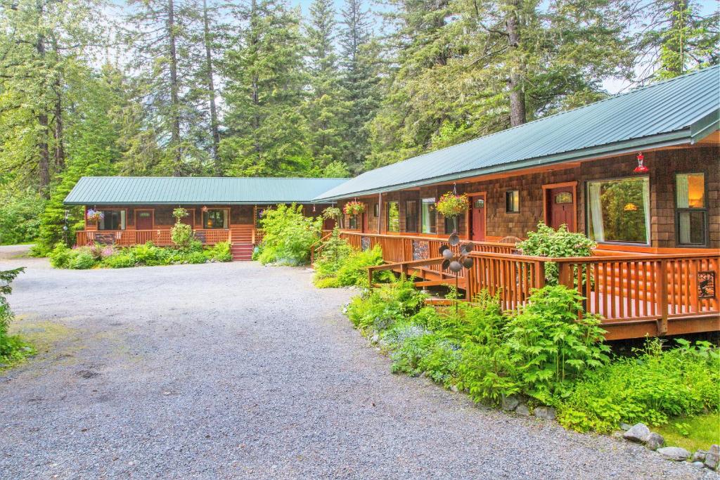 a cabin in the woods with a gravel driveway at Steller Inn in Seward