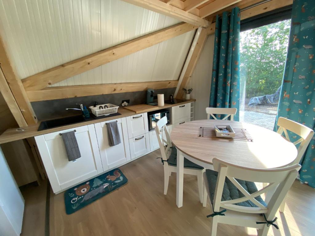 Kuchyň nebo kuchyňský kout v ubytování Loray des Bois - Cabane - Tipi - Cottage