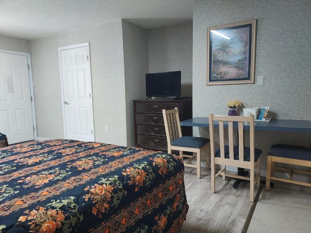 Postel nebo postele na pokoji v ubytování Studio Inn and Suites