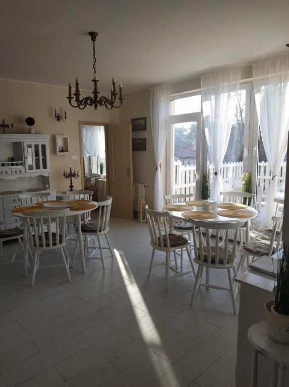 A kitchen or kitchenette at Wagner Apartman Tata