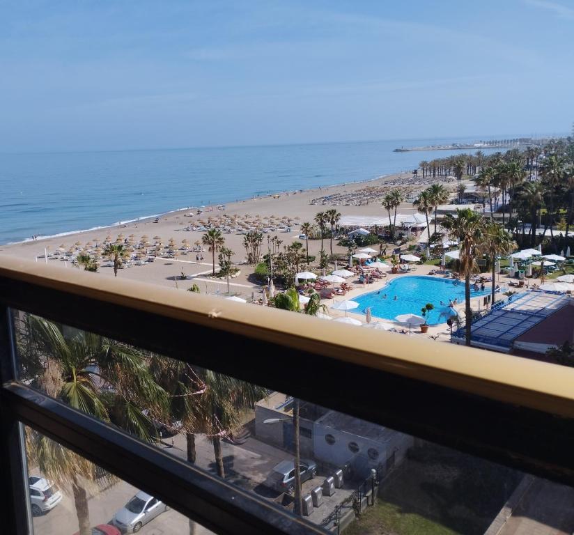A view of the pool at EDIFICIO EL REMO VISTAS AL MAR SUN&BEACH or nearby