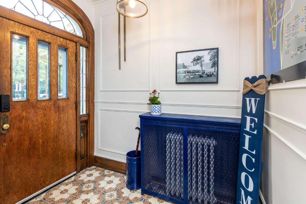 a hallway with a blue console table in front of a door at The Butler House Bed & Breakfast in Niagara Falls