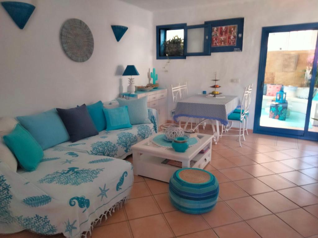 Posedenie v ubytovaní Villa Rosa meravigliosa con piscina interna