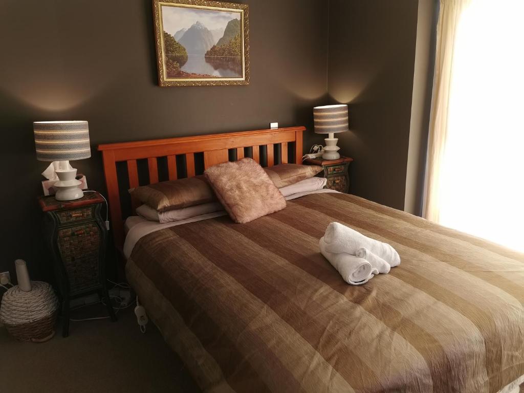 Postel nebo postele na pokoji v ubytování Lake Taupo Holiday Home