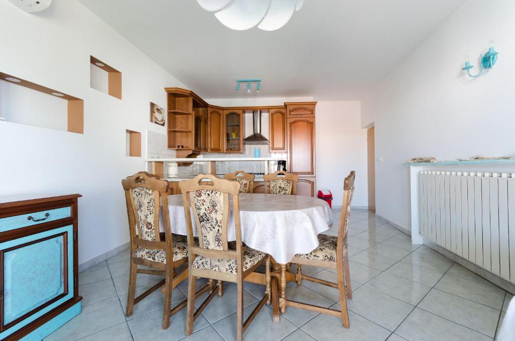 Kuchyňa alebo kuchynka v ubytovaní Apartments Slavica R