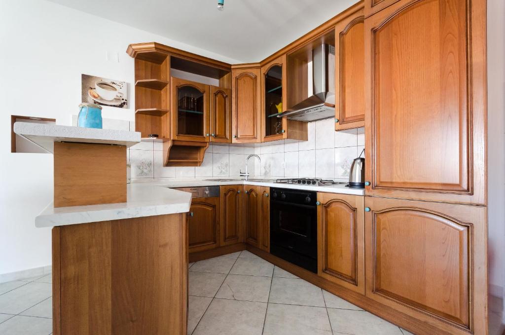 Kuchyňa alebo kuchynka v ubytovaní Apartments Slavica R