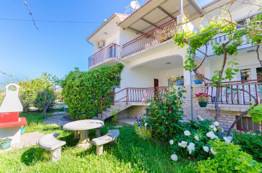 Vonkajšia záhrada v ubytovaní Apartments Slavica R