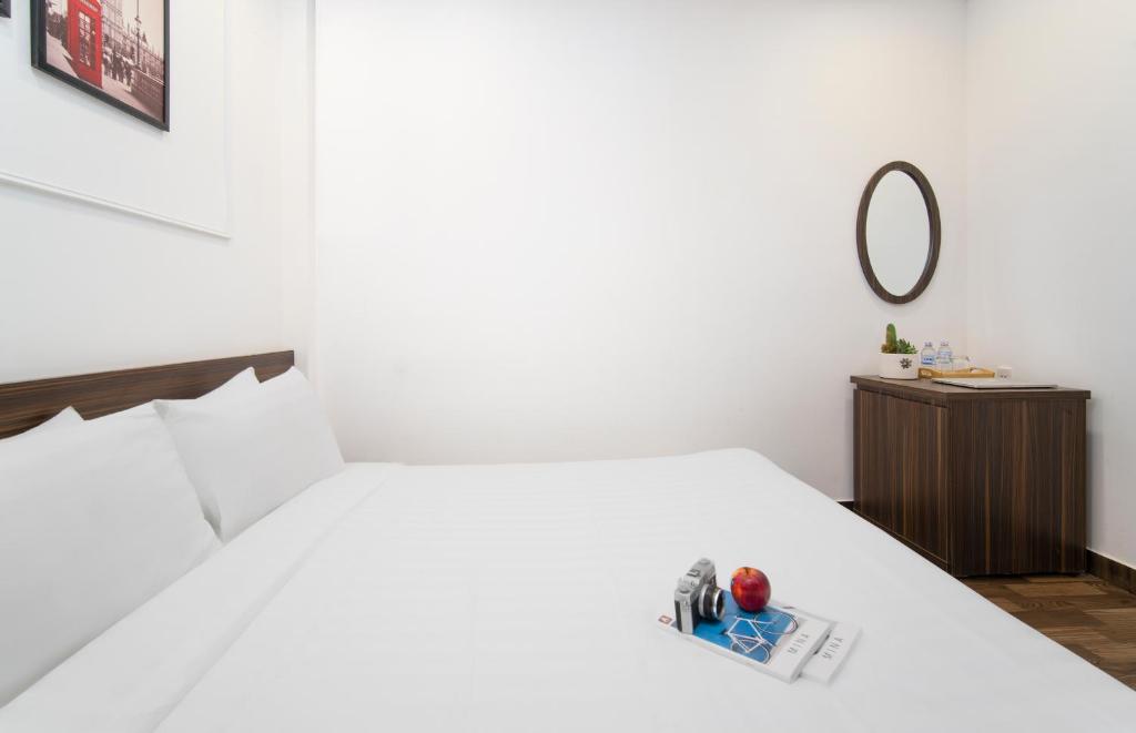 Postel nebo postele na pokoji v ubytování AOA Danang Beach Hotel