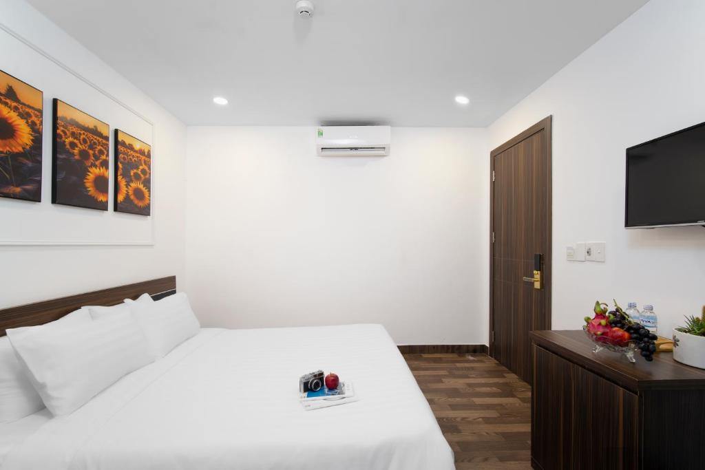 Postel nebo postele na pokoji v ubytování AOA Danang Beach Hotel
